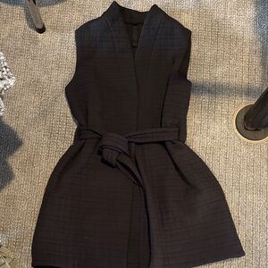 Lululemon Sleeveless Black Belted Women's Vest Sz 4